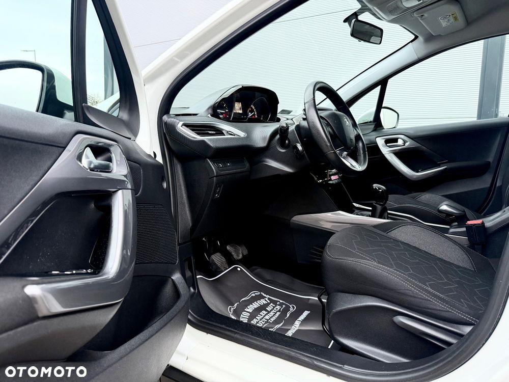 Peugeot 2008 1.2 Pure Tech GPF Allure S&S - 24