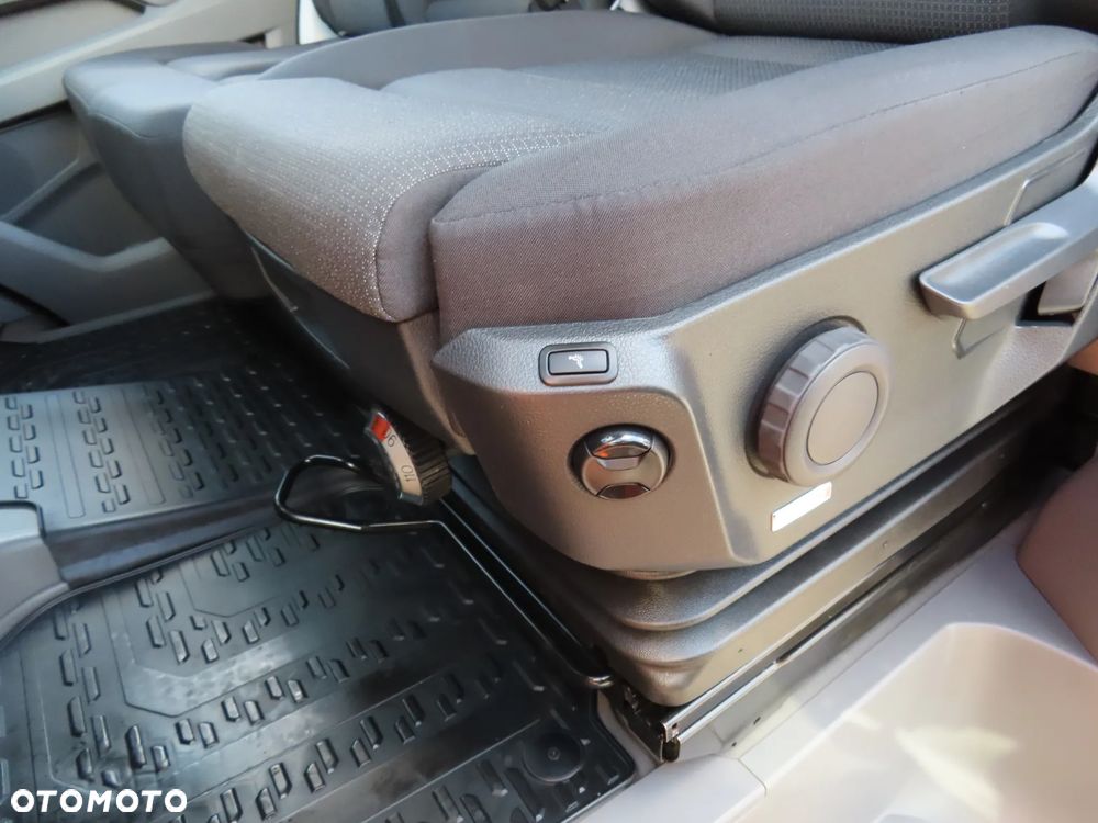 Volkswagen Crafter 35 BiTDI 2.0 177 KM 4Motion 4x4 Automat 8-Mio Biegowy Blaszak Furgon L4H2 Rozstaw Osi 4490 mm Drzwi Przesuwne Z Obu Stron FULL OPCJA WYPOSAŻENIA HAK 3000 Kg WZMACNIANY Stan Wizualny I Techniczny JAK NOWY Gotowy Dostępny OKAZJA POLECAM - 23