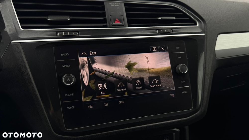 Volkswagen Tiguan 2.0 TDI SCR 4Motion (BlueMotion Tech) Comfortline - 34