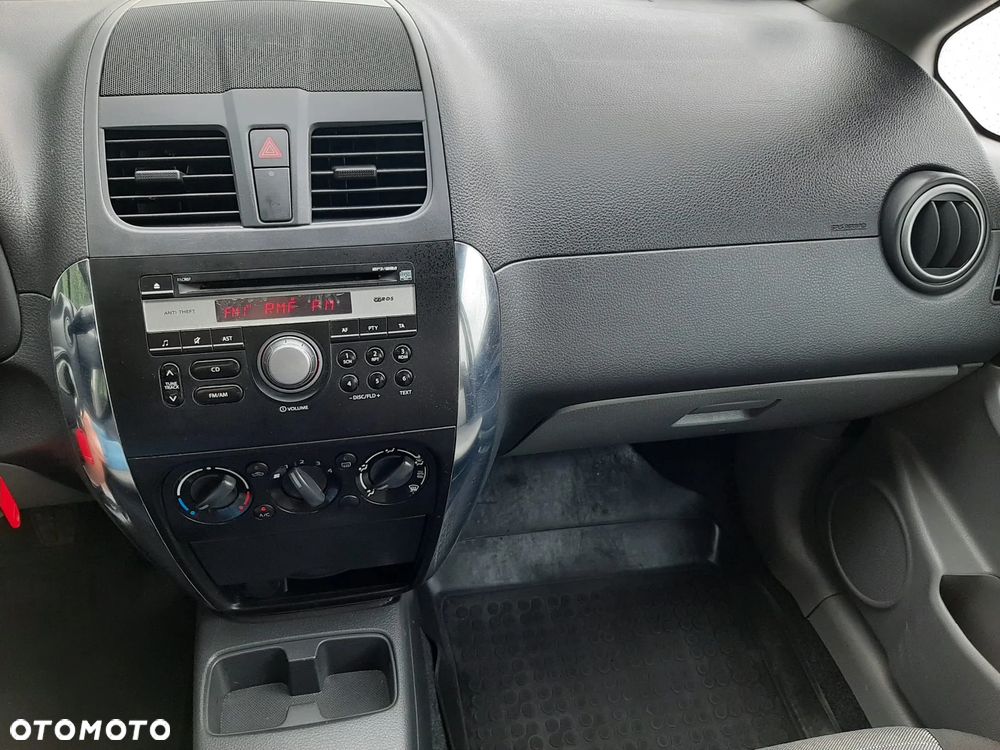Suzuki SX4 1.6 Comfort Plus 4WD - 28