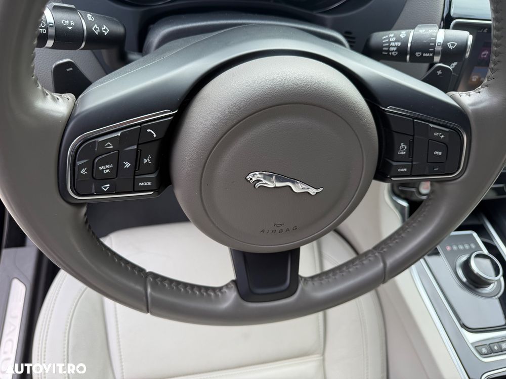 Jaguar XE D180 Aut. R-Dynamic SE - 23