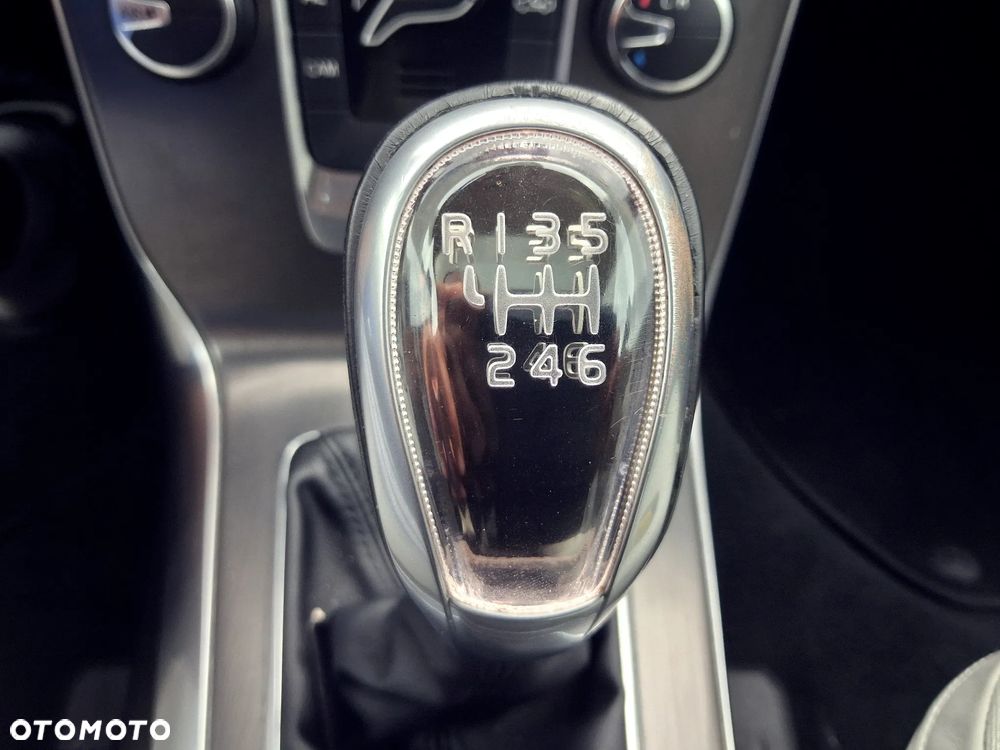 Volvo V40 D2 Momentum - 33