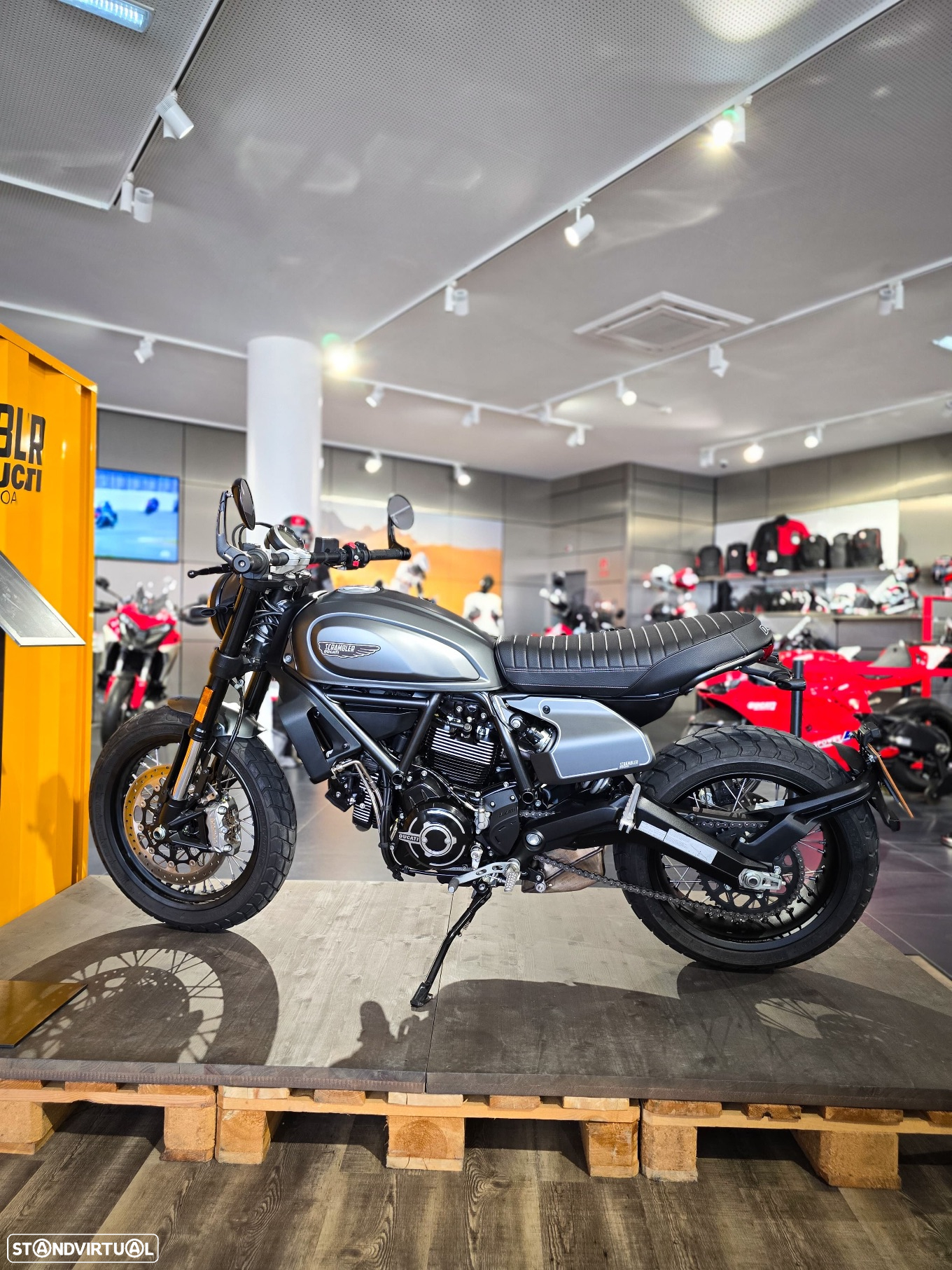 Ducati Scrambler Nigthshift - 2