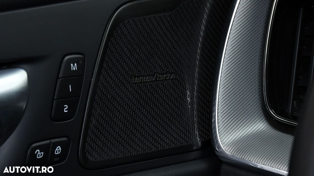 Volvo XC 60 B5 D AWD Ultimate Dark - 18