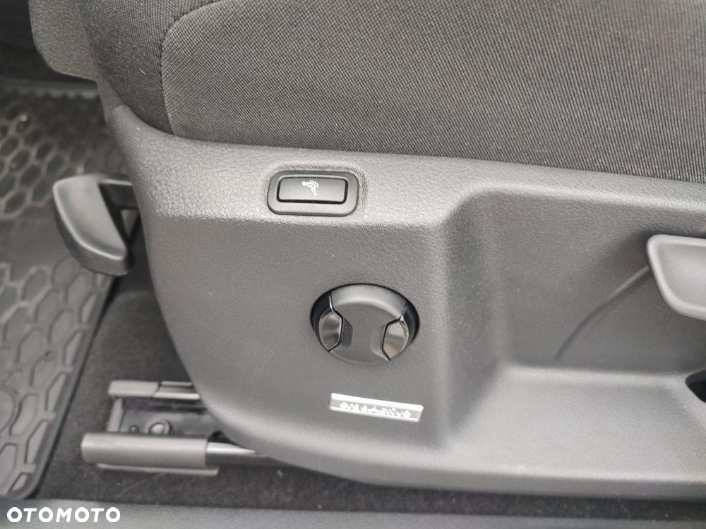 Volkswagen Touran - 11