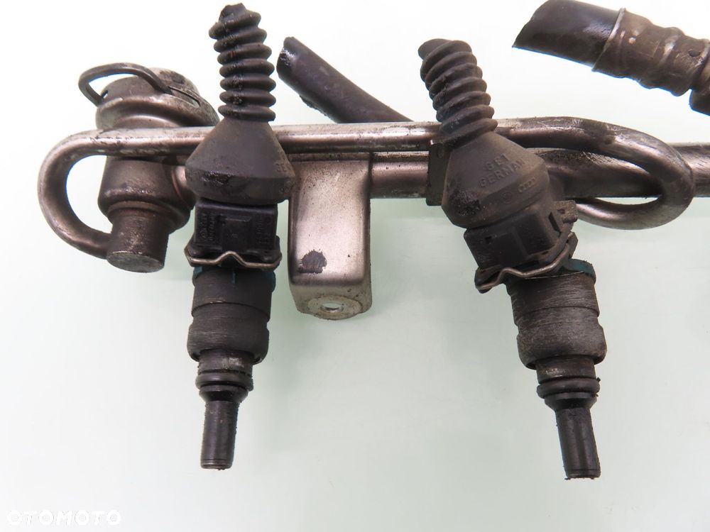 LISTWA WTRYSKOWA AUDI A4 B5 1.8 058133551F - 4