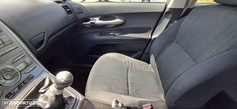 Toyota Auris 1.4 D-4D Sol - 22