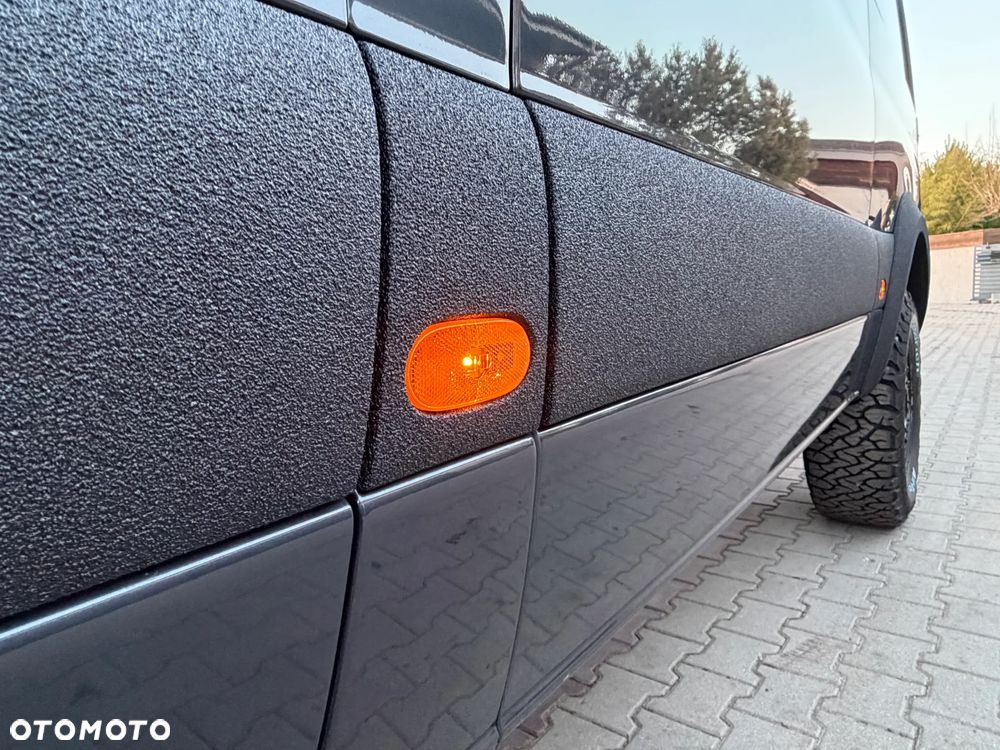 Mercedes-Benz Sprinter - 11