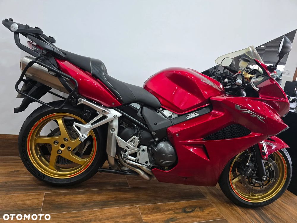 Honda VFR - 3