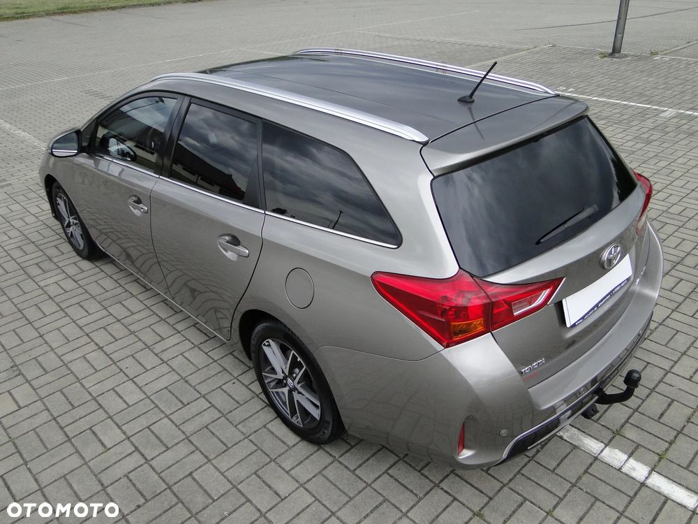 Toyota Auris 2.0 D-4D Prestige - 24