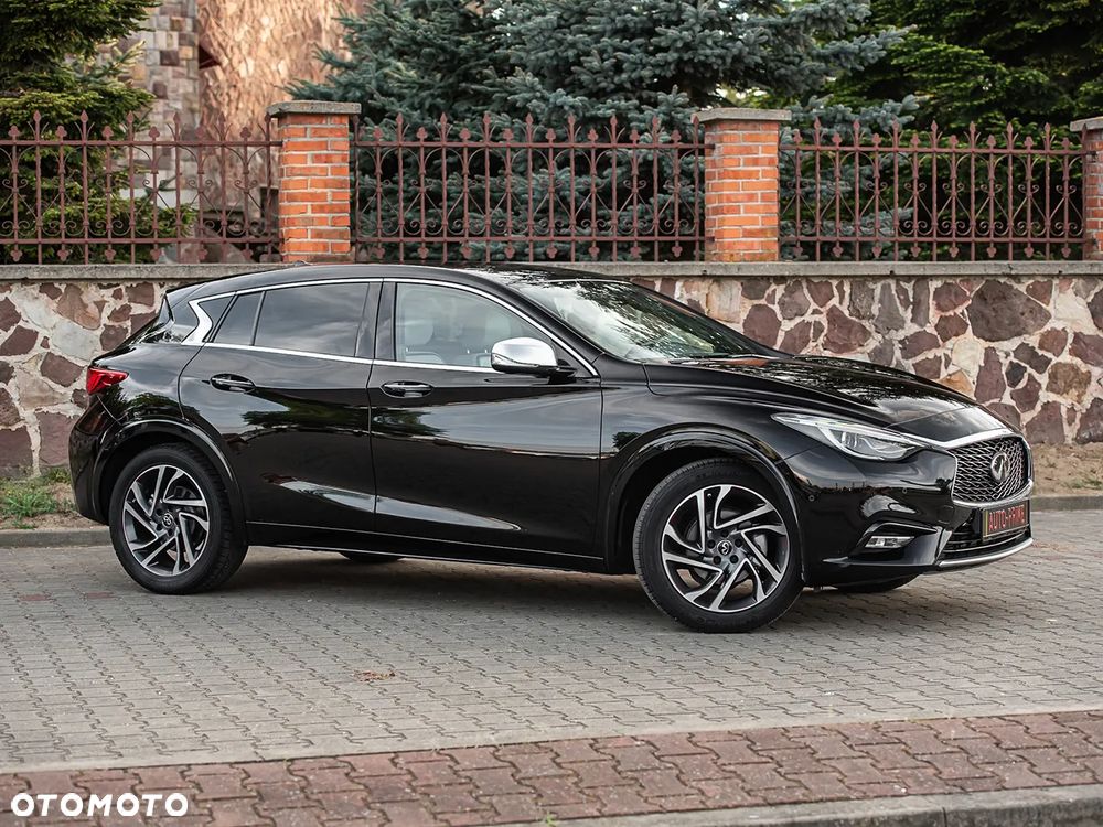 Infiniti Q30 - 11