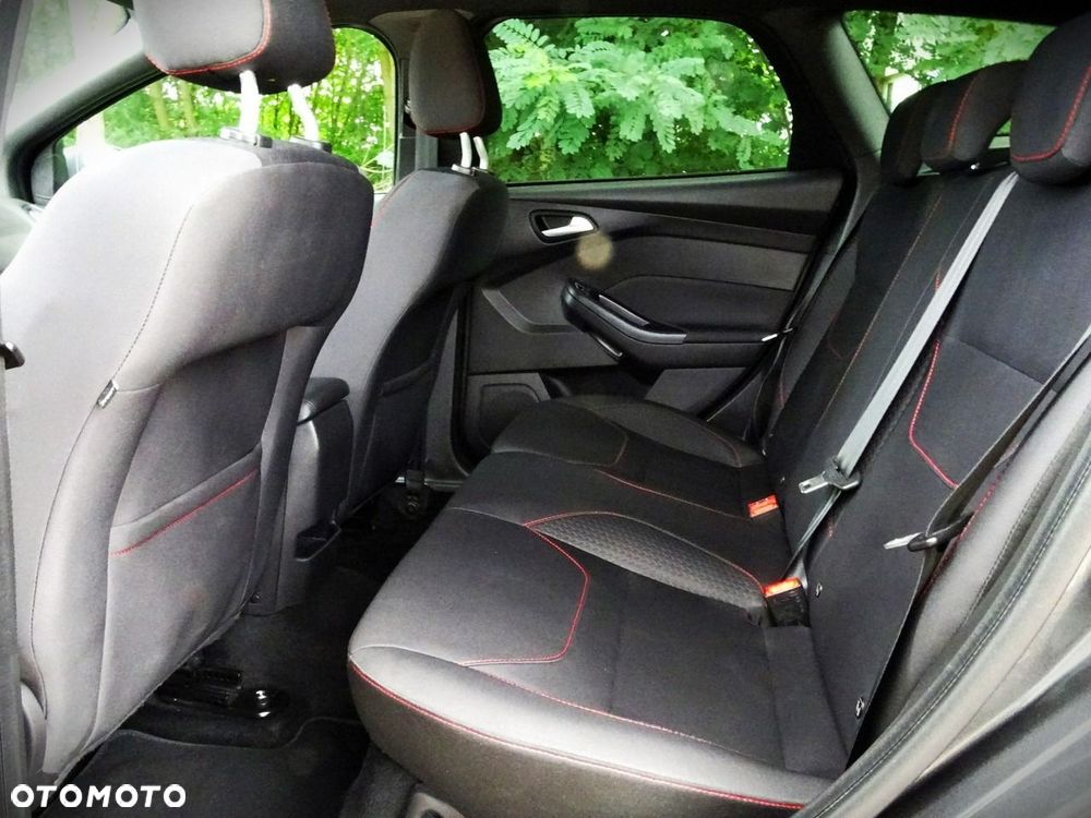 Ford Focus - 32