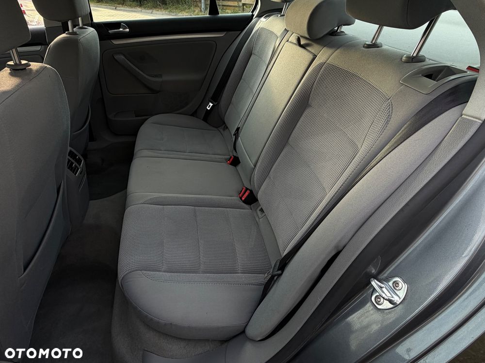 Volkswagen Jetta 1.6 Comfortline - 23