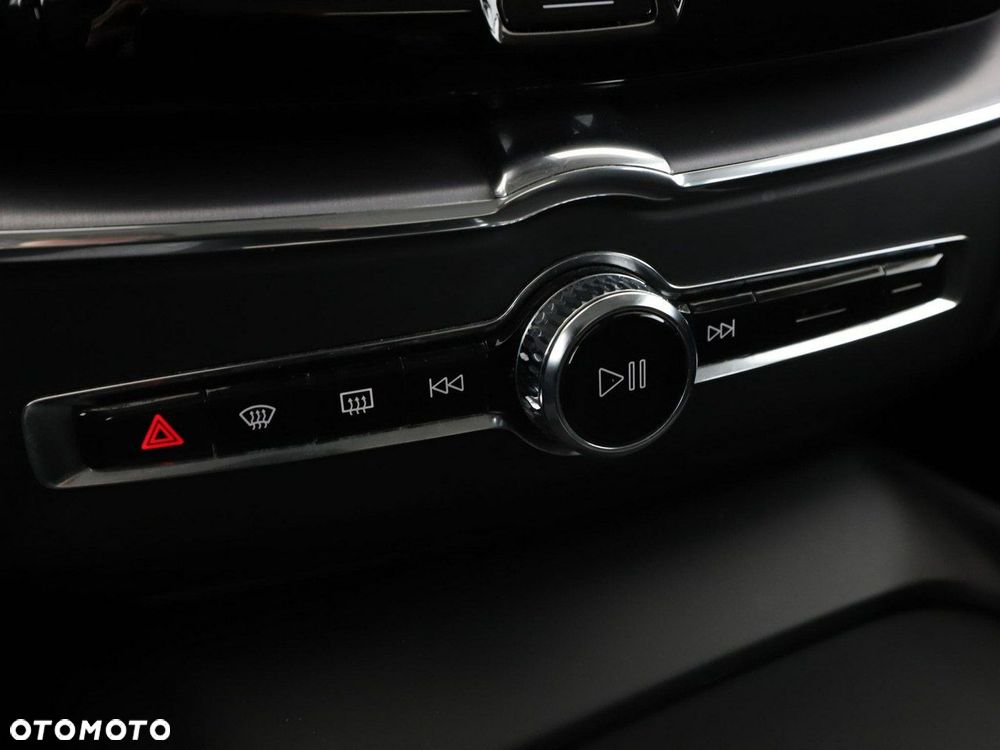 Volvo XC 60 B4 D AWD Geartronic Momentum - 27