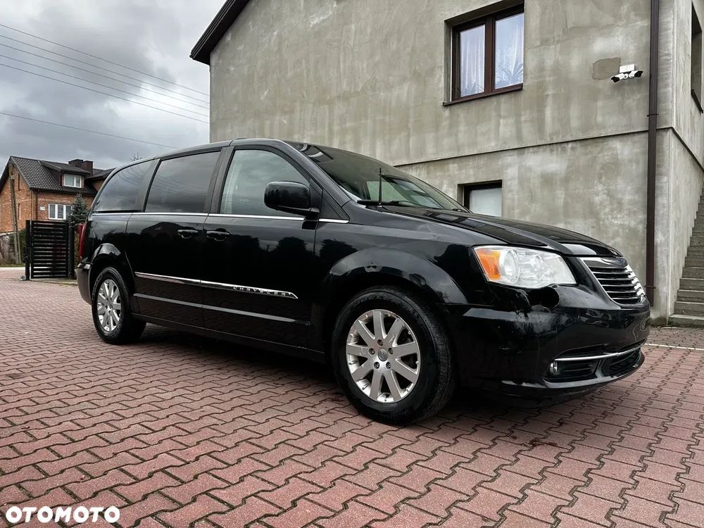 Chrysler Town & Country - 7