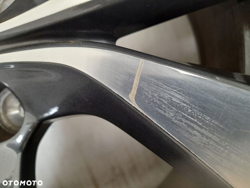 Felga aluminiowa Renault OE 403001698R 7.0" x 17" 5x114,3 ET35 - 2