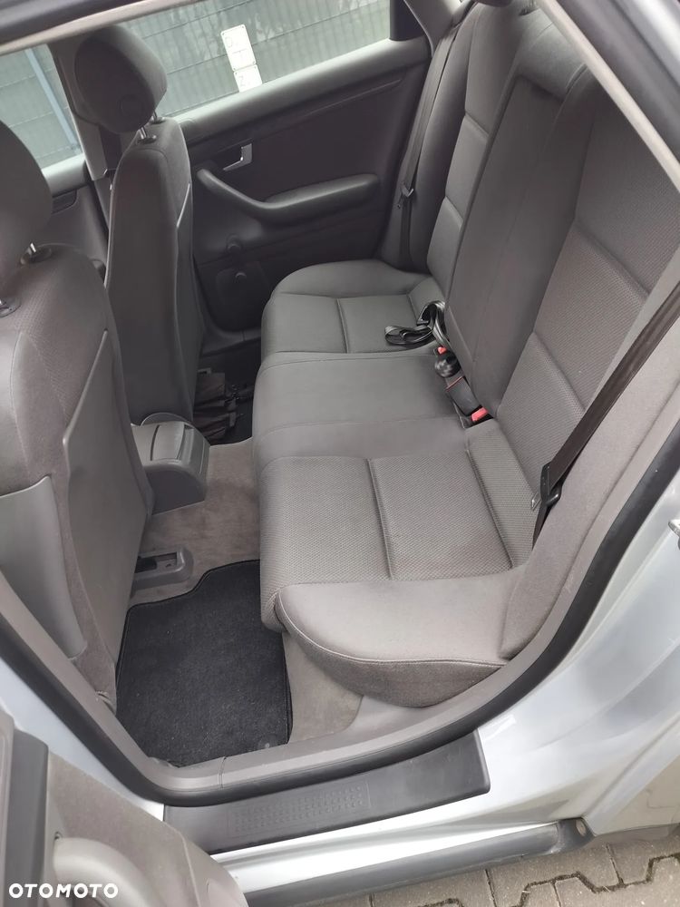 Audi A4 Limousine 2 - 6