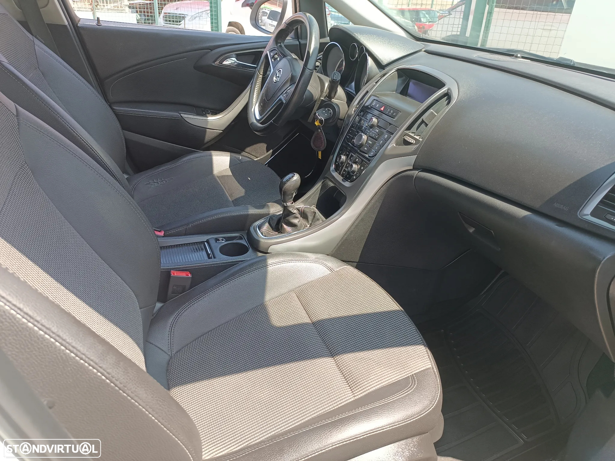 Opel Astra 1.4 T Cosmo S/S - 24