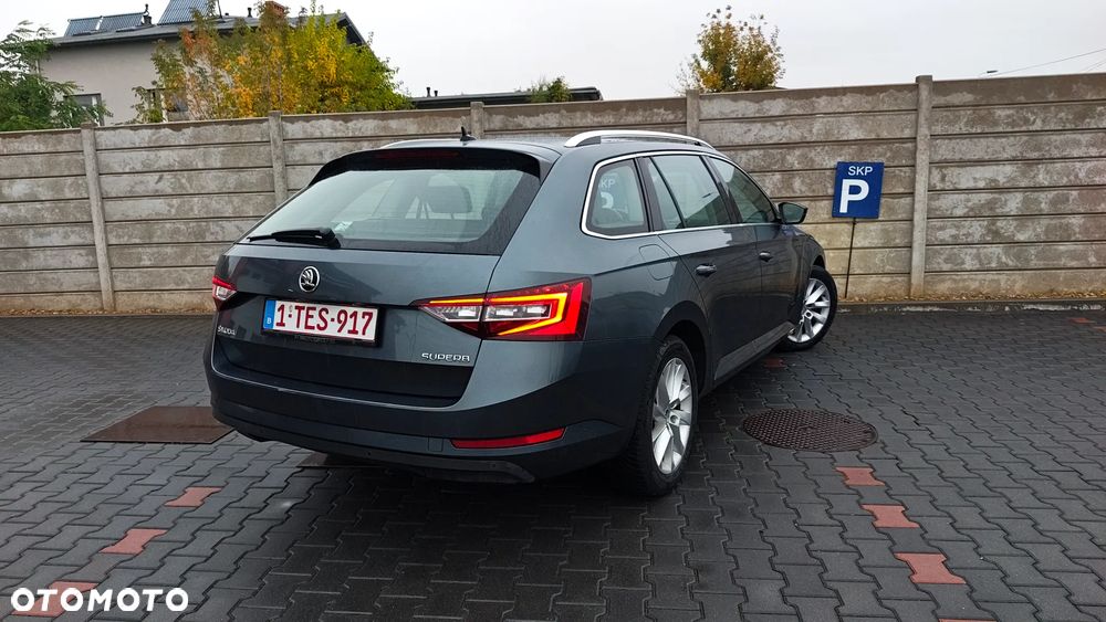 Skoda Superb 2.0 TDI Premium Edition - 19