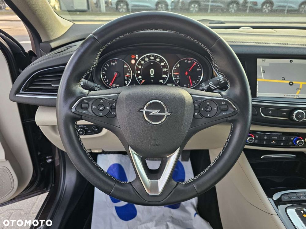 Opel Insignia - 22