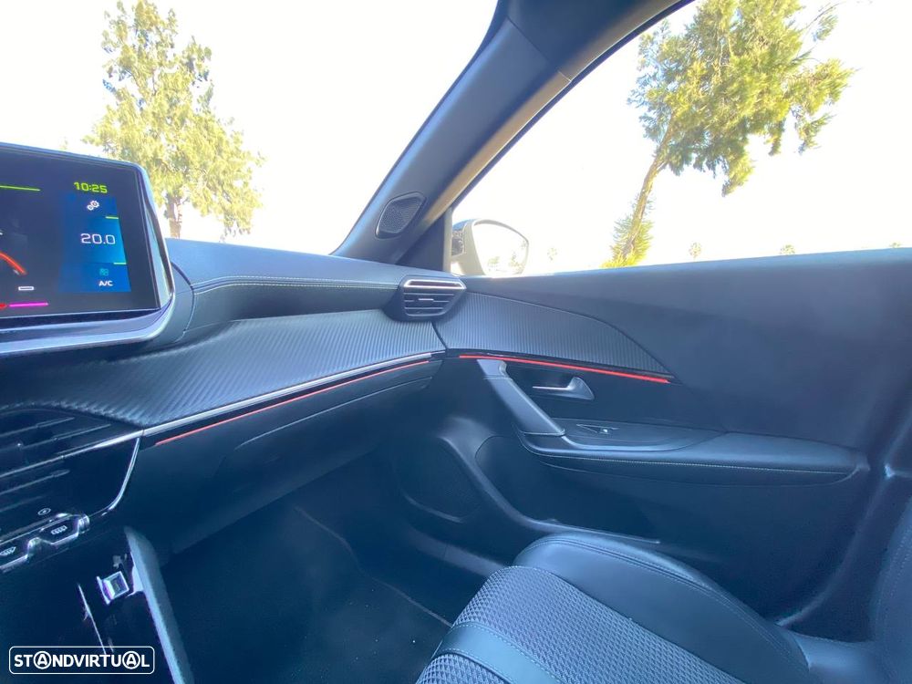 Peugeot e-2008 50 kWh GT - 17