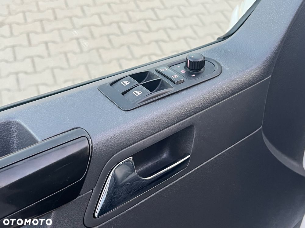 Volkswagen Caravelle - 11