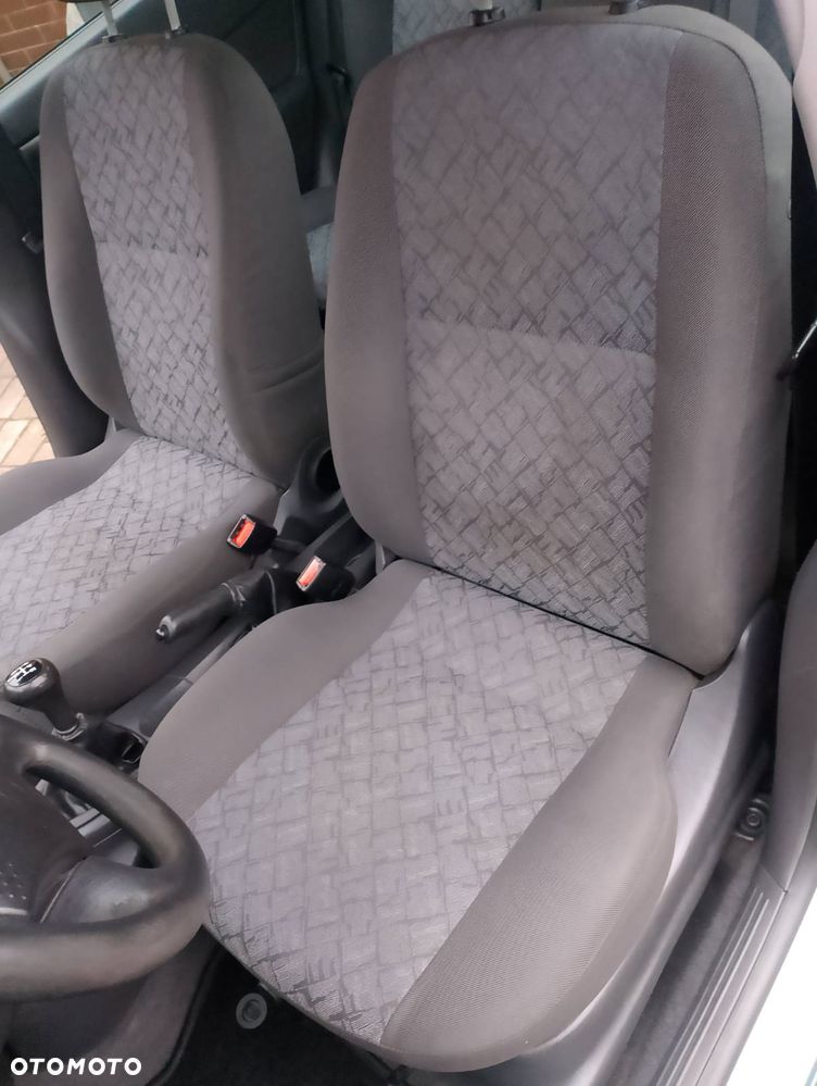 Ford Focus 1.4 Trend - 23