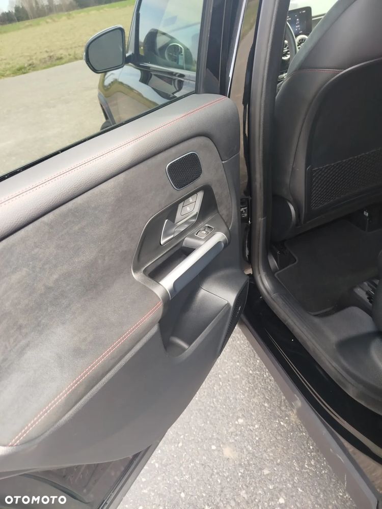 Mercedes-Benz GLB - 11