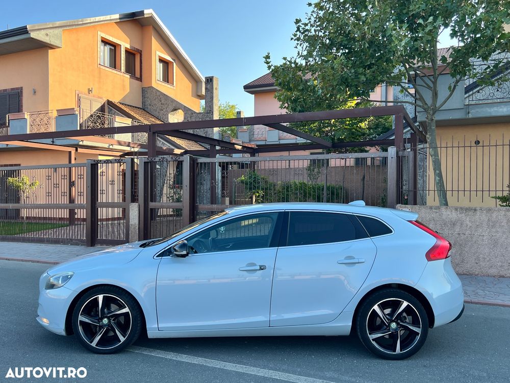 Volvo V40 D2 ECO Aut. R-Design - 4
