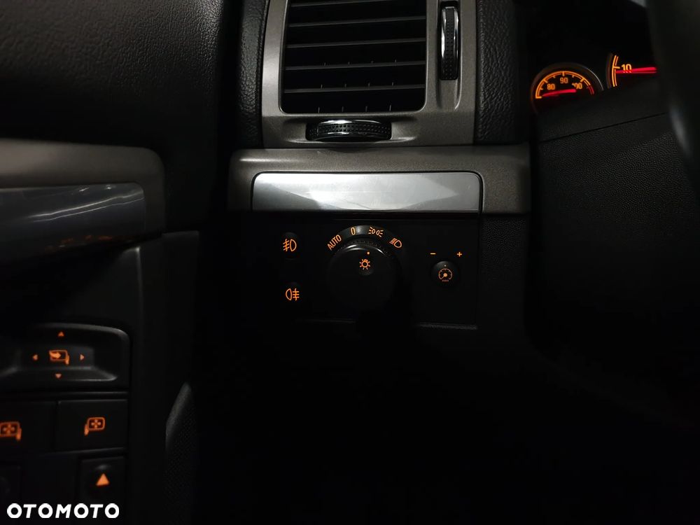 Opel Vectra 1.9 CDTI Cosmo - 22