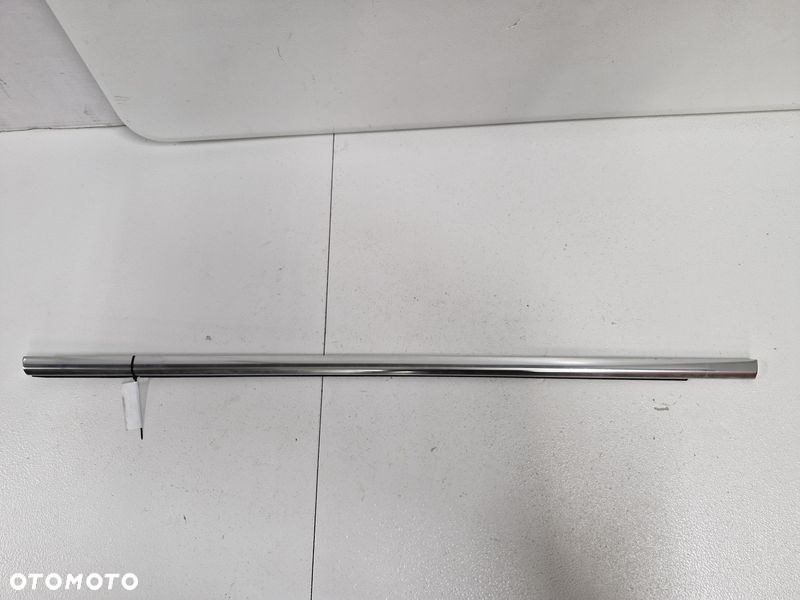 VOLVO XC70 2 II LISTWA ZGARNIAJĄCA DRZWI LEWY TYŁ LEWA TYLNA CHROM - 2