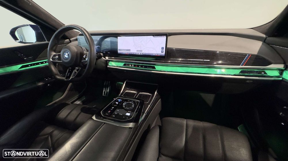 BMW i7 xDrive60 Pack Desportivo M - 9