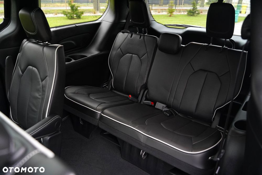 Chrysler Pacifica - 28