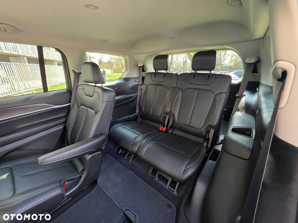 Jeep Grand Cherokee - 26