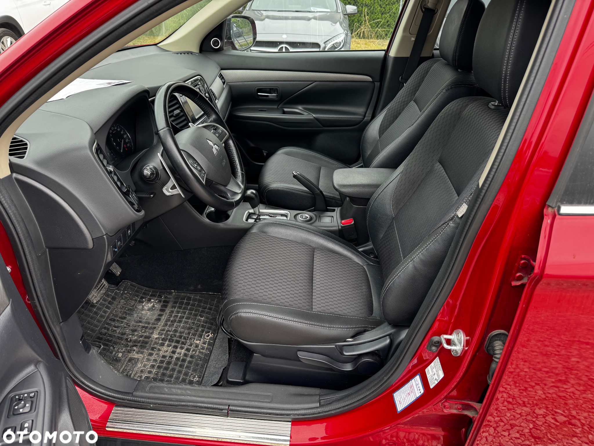 Mitsubishi Outlander 2.0 Instyle + 4WD CVT - 29