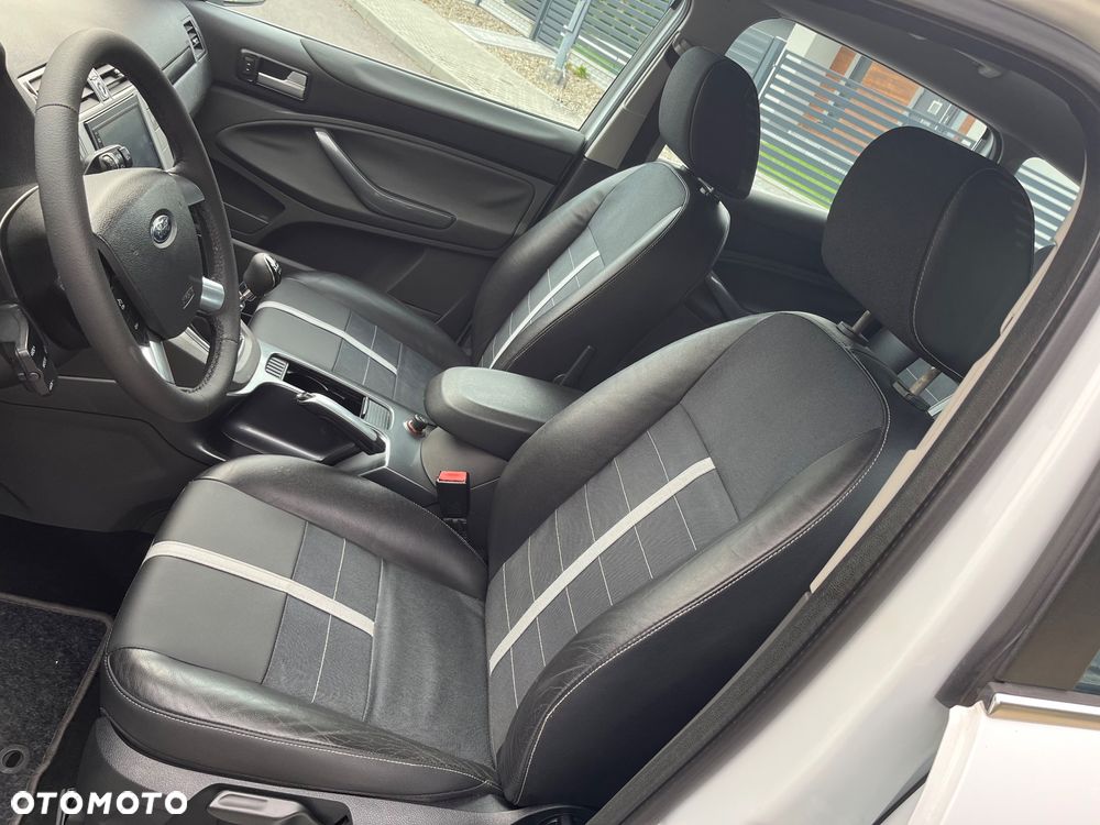 Ford Kuga 2.0 TDCi 4x4 Titanium - 14