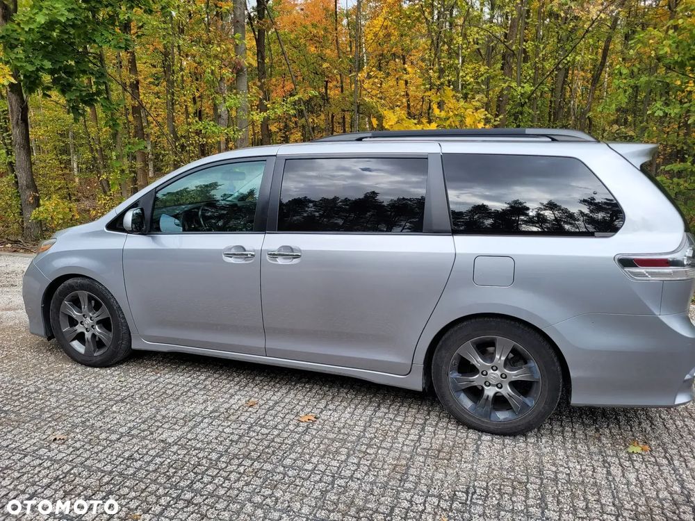 Toyota Sienna 3.5 V6 SE - 2