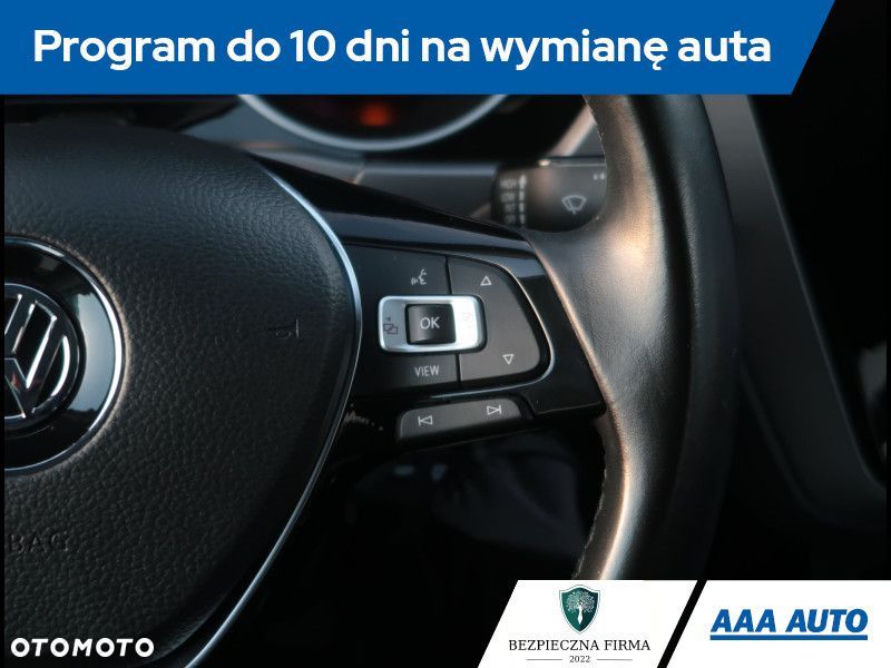 Volkswagen Touran - 19