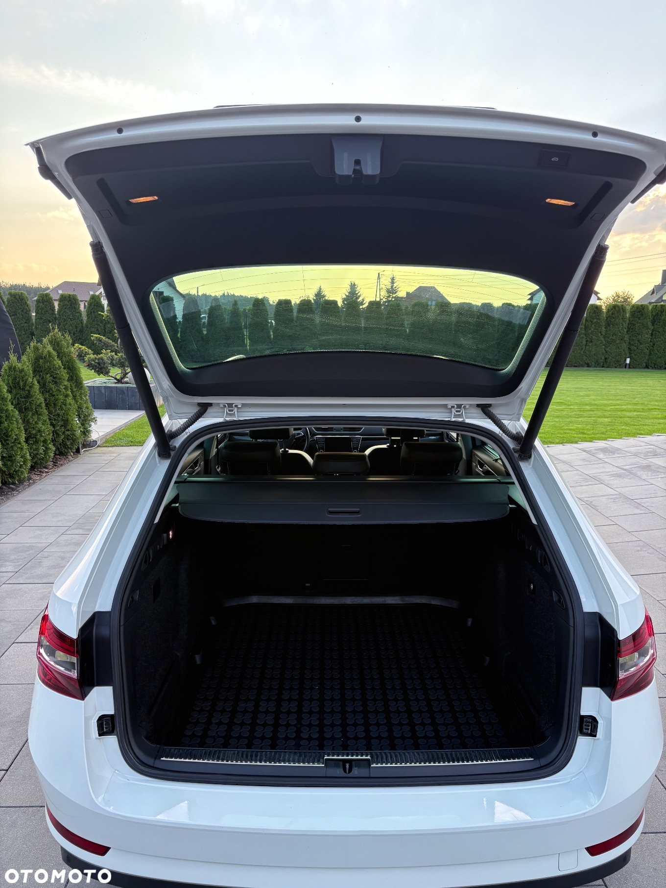 Skoda Superb 2.0 TDI L&K DSG - 5