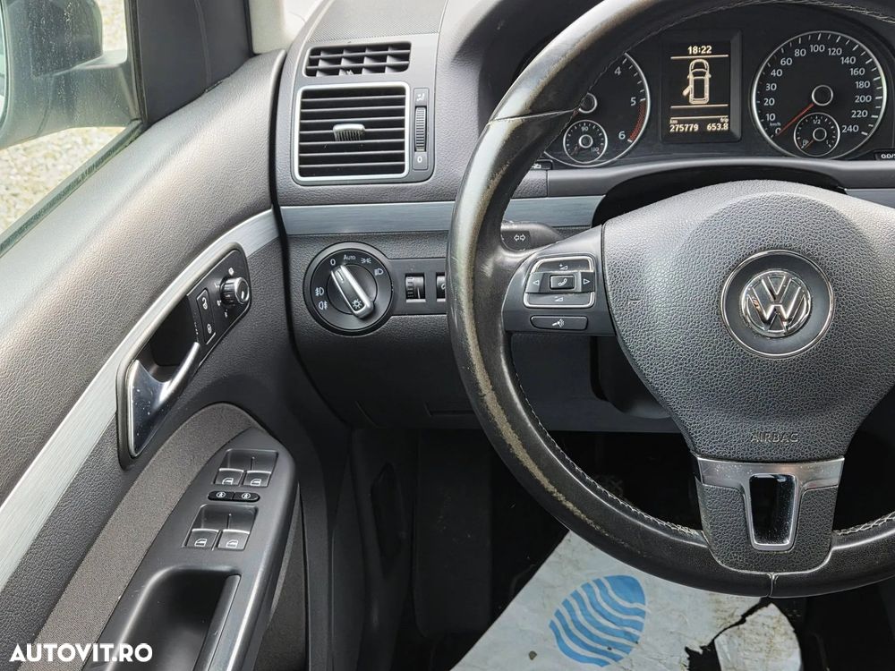 Volkswagen Touran 1.6 TDI DPF BlueMotion Technology STYLE - 20