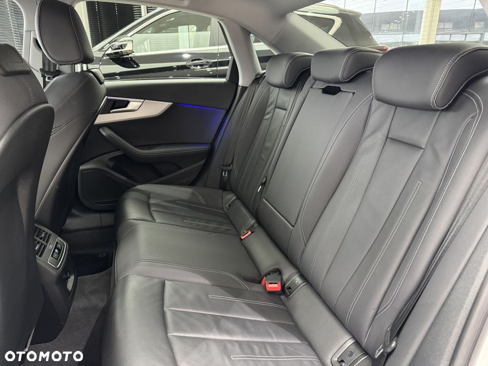 Audi A4 Limousine - 13