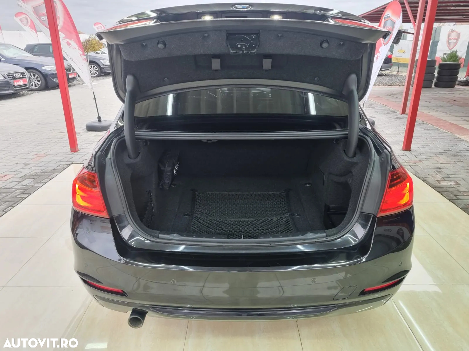 BMW Seria 3 318d - 34