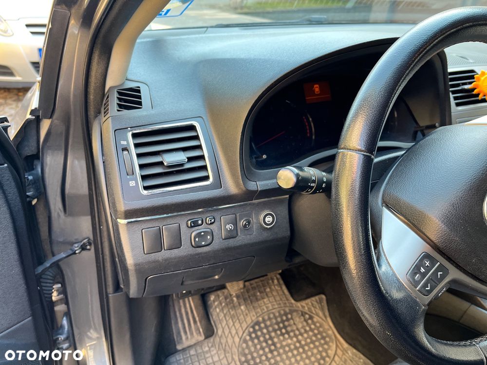 Toyota Avensis 1.8 Premium - 9