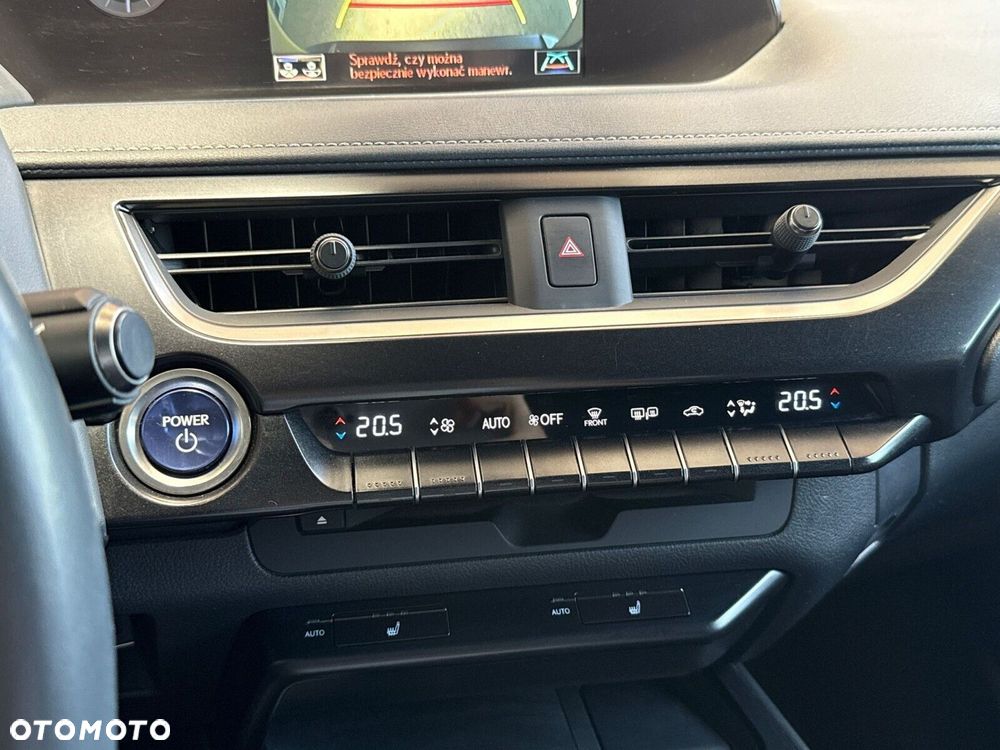 Lexus UX - 31
