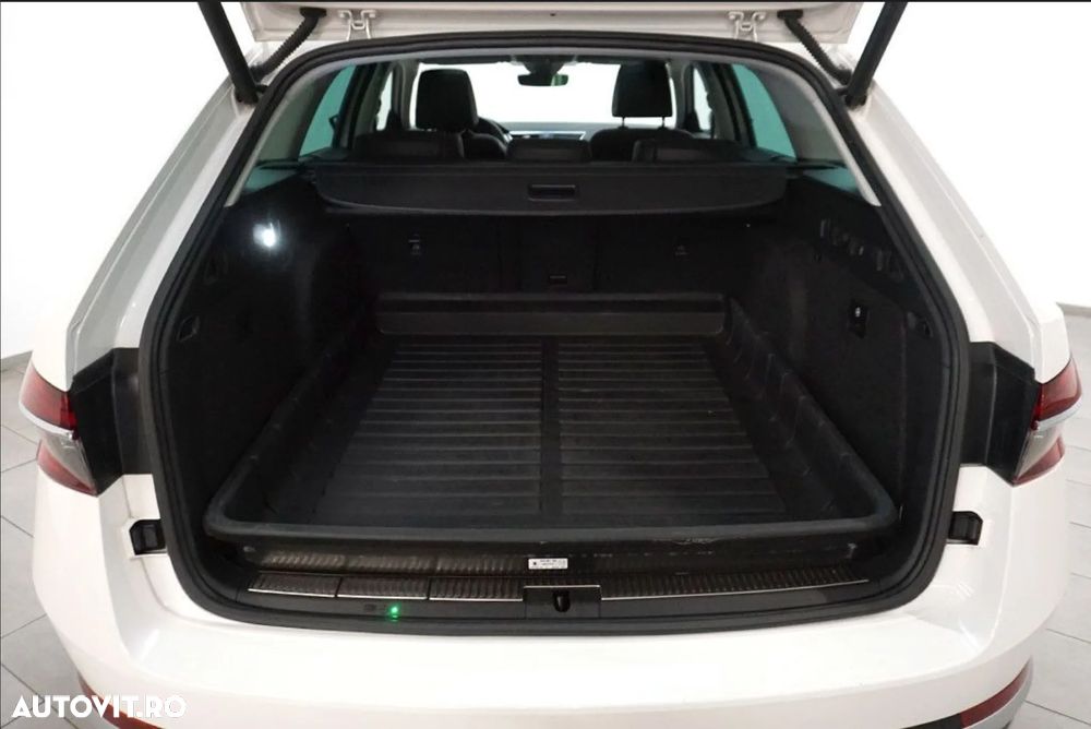 Skoda Superb Combi 2.0 TDI 4x4 DSG Scout - 13