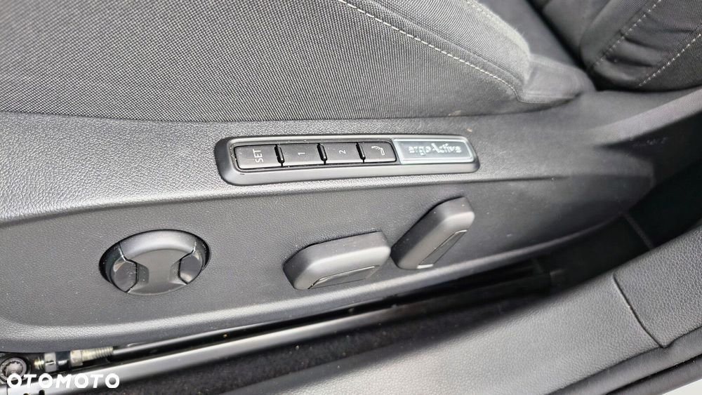 Volkswagen Golf 1.5 eTSI EVO Style DSG - 37