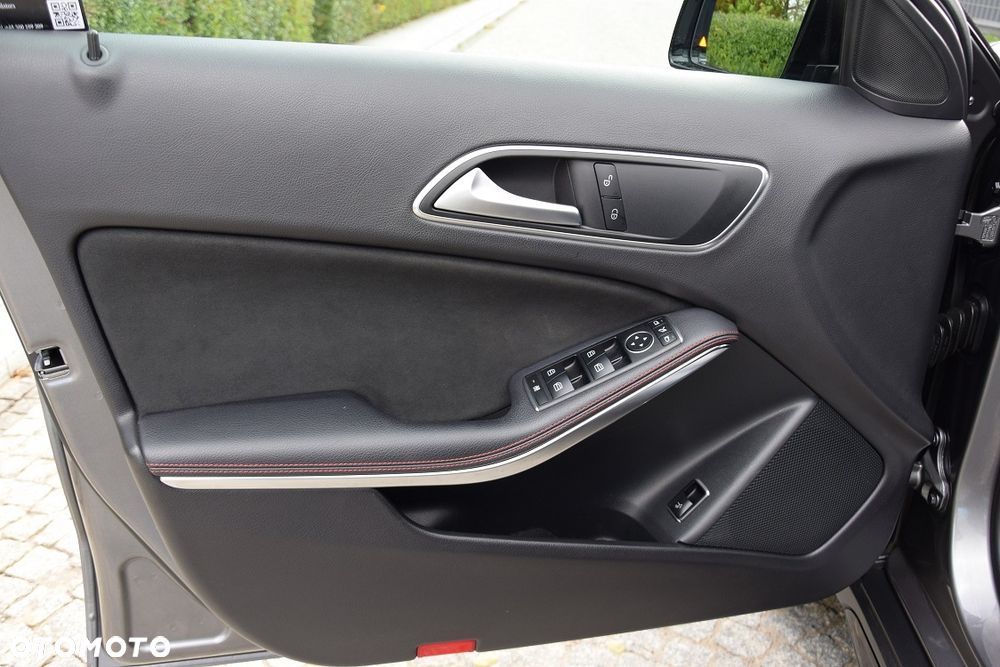 Mercedes-Benz GLA 220 4-Matic AMG Line - 10