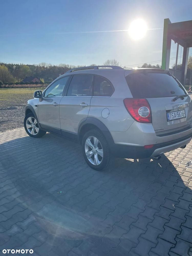 Chevrolet Captiva 2.2 D LT+ - 4
