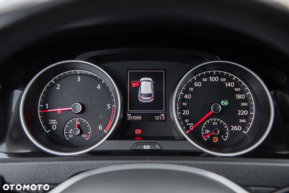 Volkswagen Golf - 25