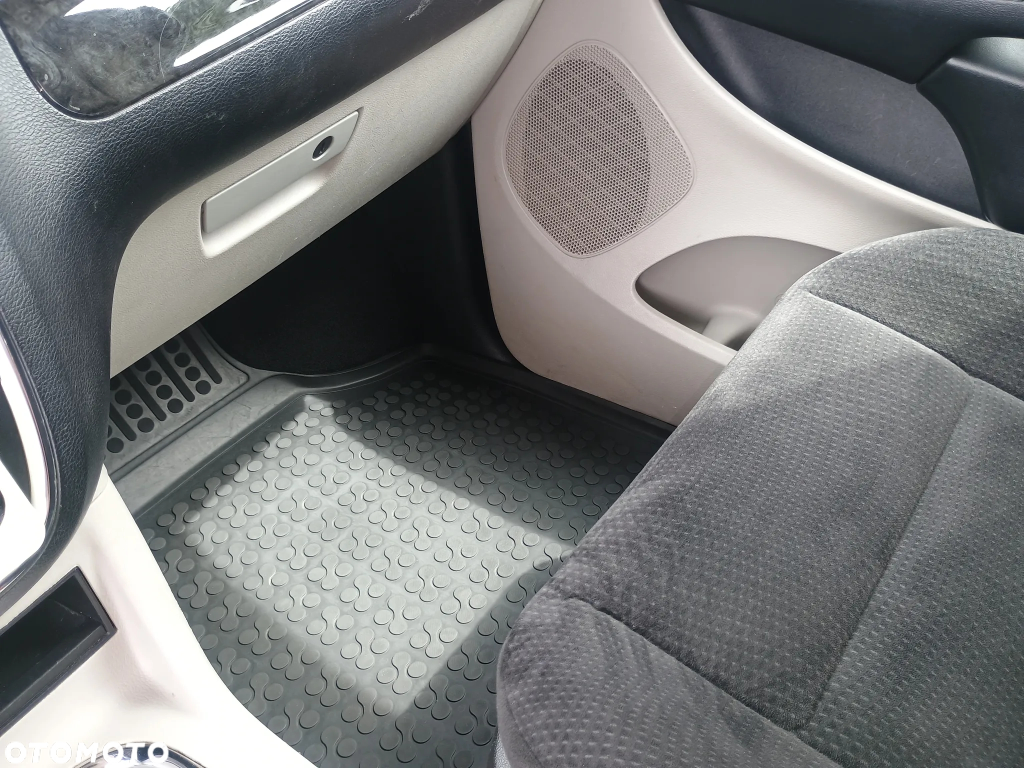 Dodge Grand Caravan - 12